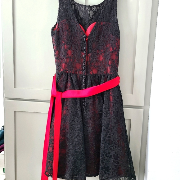 Black/Red Dress - Picture 3 of 3